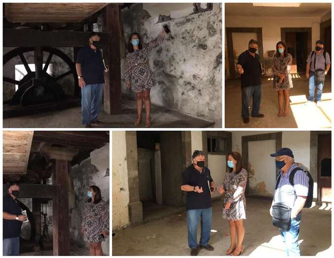 La concejala Lidia Mejías con el presidente del Círculo Cultural, Máximo Riol, durante la visita/TA.